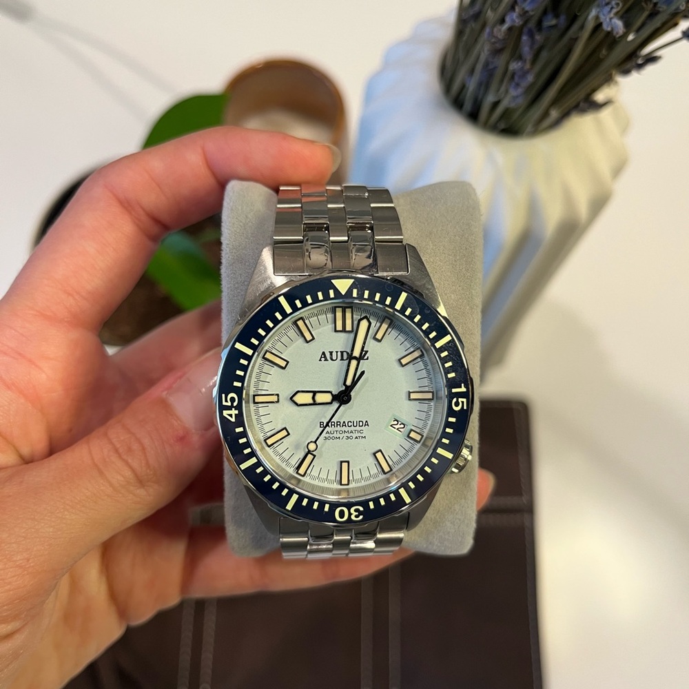 Audaz Barracuda with Warranty Card and Travel Case